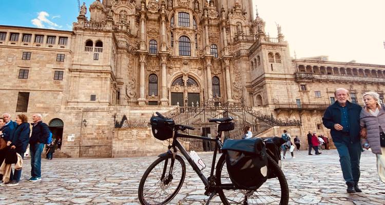 Camino de Santiago (Francés) Guided *CYCLE* Tour/Packing/MTB (All Inclusive) - Climbing Mountains 7