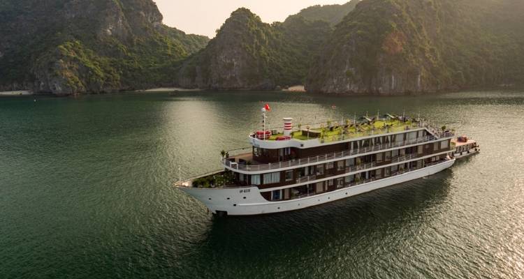 Hanoi Golf – Halong Bay Cruise Tour 5 Days 2 Rounds - DGB Travel And Event 3