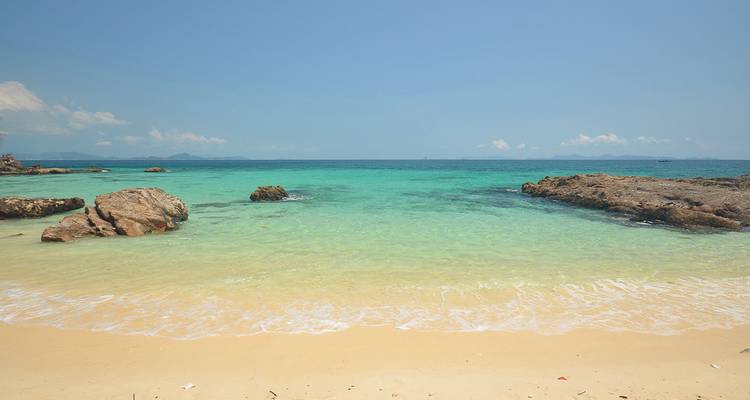 Navega de Ko Phi Phi a Phuket - Intrepid Travel 4