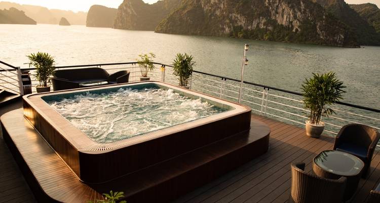 Oferta destacada: Crucero de 5 estrellas de 3 días por la Bahía de Halong y Lan Ha con balcón y actividades completas - Indochina Today Travel 9