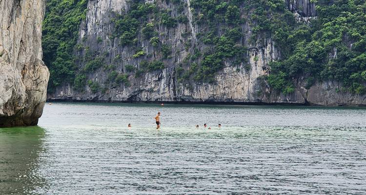 Oferta destacada: Crucero de 5 estrellas de 3 días por la Bahía de Halong y Lan Ha con balcón y actividades completas - Indochina Today Travel 10