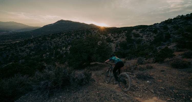 Circuit de 7 jours de Nevada Trails to Rails en petits groupes de débutants et intermédiaires à vélo et à pied - 8 personnes maximum. - Bindlestiff Tours 9