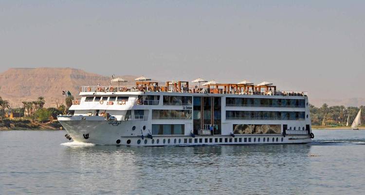 Kreuzfahrtschiff auf dem Nil.