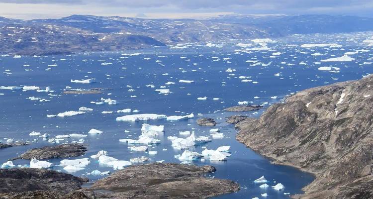 Arctic Villages - Arctic Hiking and Expeditions. 7