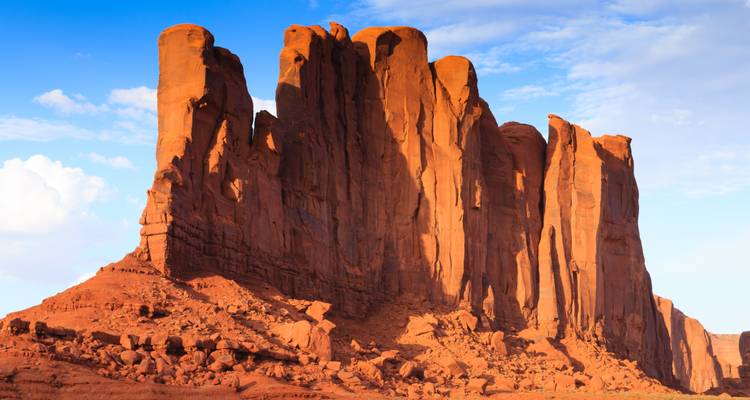 Iconische zandsteenformaties in Monument Valley.