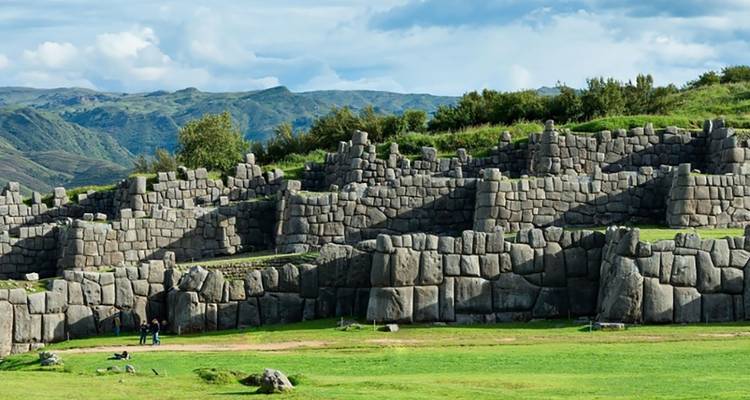 Paquete turístico completo de 4 días en Cusco- Visita a la ciudad, Valle Sagrado, Machupicchu en tren y Montaña Arco Iris - MEGAEXPEDITIONS 4