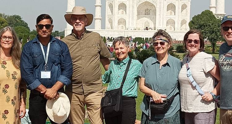 One Day  Tour Of Tajmahal From Bangalore with Lunch and Entrances - Anaisha journey 3