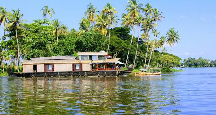 Best Kerala Tour Package – Private 7 Days of Backwaters, Houseboats, Munnar Hills, Ayurvedic Spa & Beaches - SafeHands Travels 10