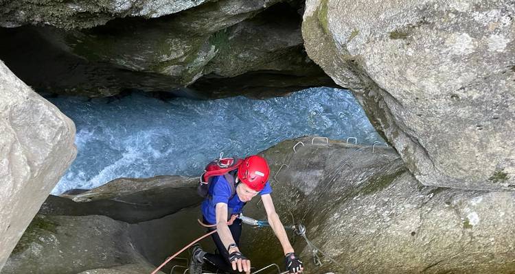 Escapada en vía ferrata por los Alpes franceses - Undiscovered Mountains 7