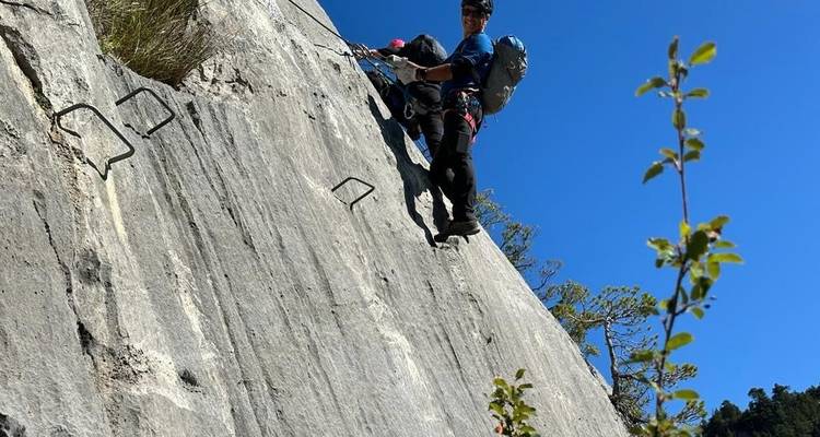 Escapada en vía ferrata por los Alpes franceses - Undiscovered Mountains 9