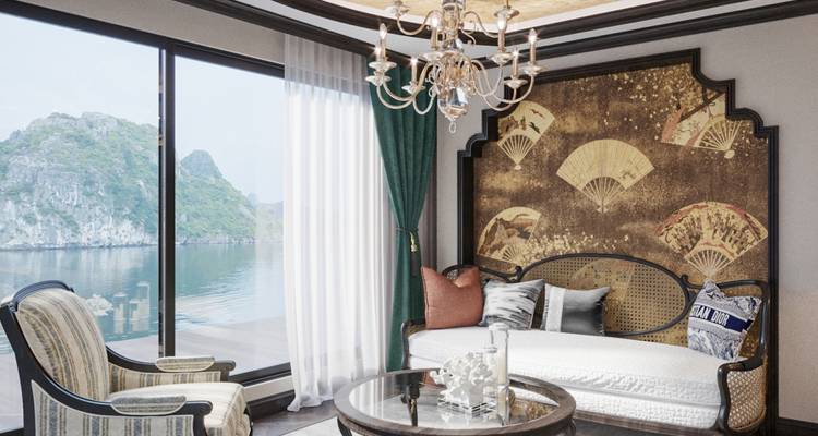 Elegante kamer met uitzicht op het water en verre heuvels.