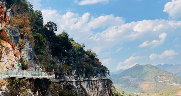 Maravilloso circuito por Moc Chau con el puente de cristal de Bach Long y la cascada de Dai Yem - 2 días - VietLong Travel 3