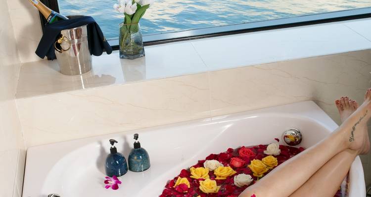 Nuevo crucero - crucero Hermes 5 estrellas en la bahía de Ha Long 2 días 1 noche - Old Quarter Travel 6