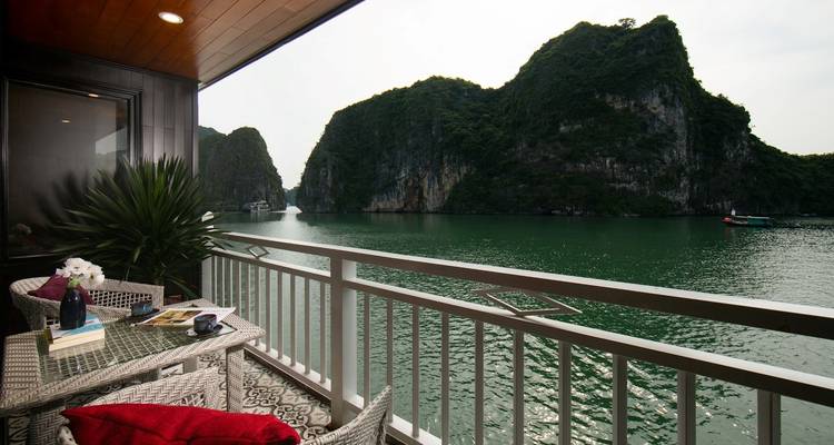Nuevo crucero - crucero Hermes 5 estrellas en la bahía de Ha Long 3 días 2 noches - Old Quarter Travel 10