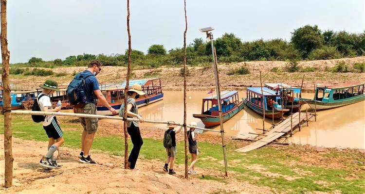 Circuito privado en crucero Siem Reap 4 días Angkor Wat Banteay Srei pueblo flotante - About Cambodia Travel & Tours 9