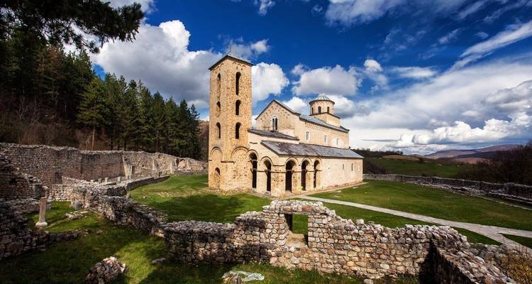 Circuito de 17 días para descubrir Serbia durante todo el año, desde Sarajevo. Serbia: tierra de monasterios, villas Romanas, fortalezas, ríos y carreteras panorámicas. - Monterrasol Travel 2