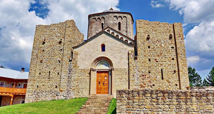 Circuito de 17 días para descubrir Serbia durante todo el año, desde Sarajevo. Serbia: tierra de monasterios, villas Romanas, fortalezas, ríos y carreteras panorámicas. - Monterrasol Travel 4