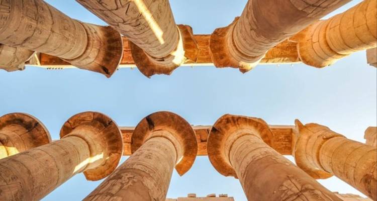 Imposante zuilen van een Egyptische tempel.