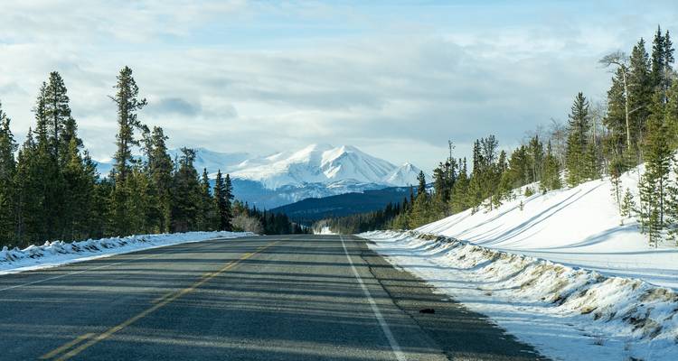Yukon Northern Lights Holiday Premium Tour - Discover Canada Tours 1