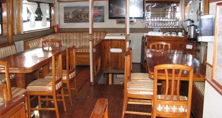 Aida Maria Tourist Superior Yacht - 8 jours - GUIDEcuador Travel 1