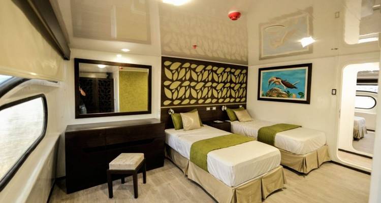 Eco Galaxy II Catamaran de première classe 6 jours - GUIDEcuador Travel 1