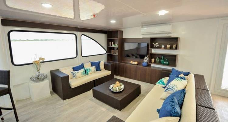 Eco Galaxy II Catamaran de première classe 6 jours - GUIDEcuador Travel 2