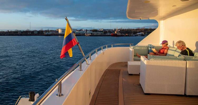 Eco Galaxy II Catamaran de première classe 6 jours - GUIDEcuador Travel 4