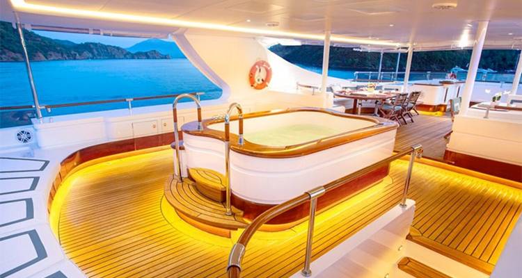 Aqua Mare Luxury Yacht 8 jours - GUIDEcuador Travel 4