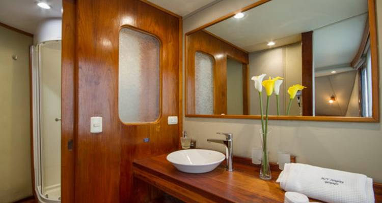 Integrity Luxury Yacht 8 Days - GUIDEcuador Travel 9
