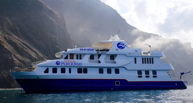Yate de lujo paraíso natural 8 días - GUIDEcuador Travel 8