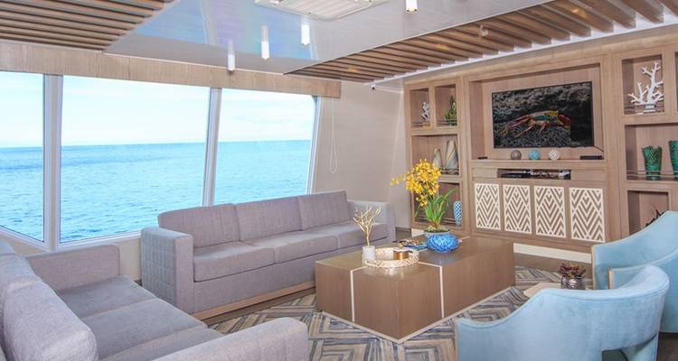 Endemic Catamaran 8 Days - GUIDEcuador Travel 3