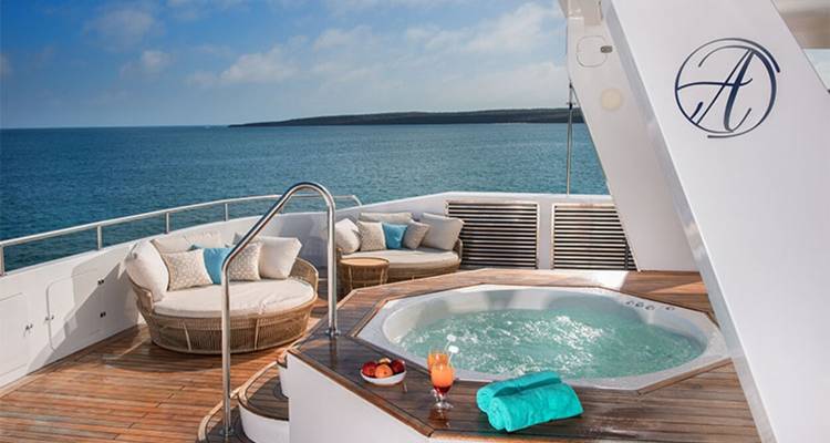 Catamaran de luxe Alya 6 jours - GUIDEcuador Travel 1