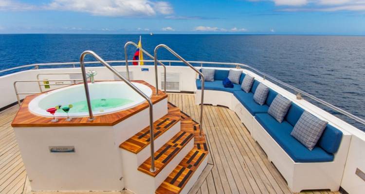 Calipso First Class Yacht 8 Days - GUIDEcuador Travel 10