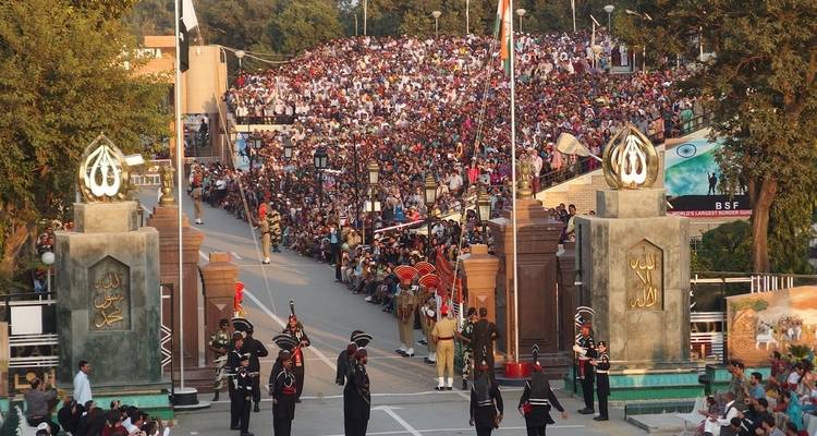 From Delhi: 2-Day Amritsar Golden Temple & Wagah Border Tour - Fragrance of Taj 3