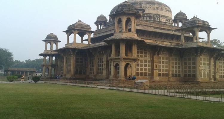 14 días de viaje por el norte de la India con el sereno Nepal - Agra Travels Service & Tours 3