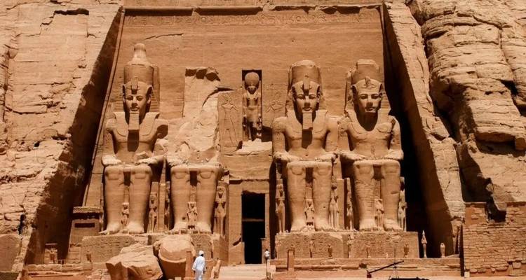 Façade du Grand Temple de Ramsès II à Abou Simbel.