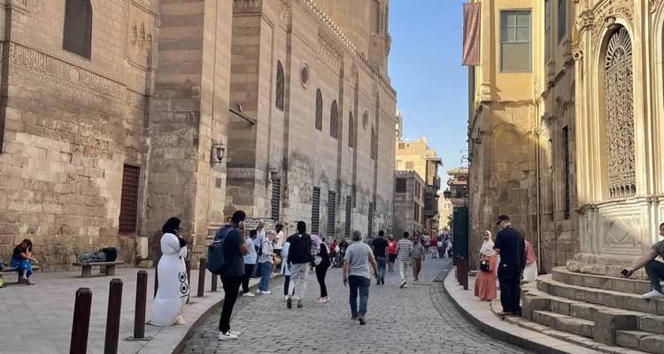 Découvrez l'Égypte en 4 jours : Le musée du Caire, les pyramides de Gizeh et les sites emblématiques -  Black Camel Tours e. U. 9