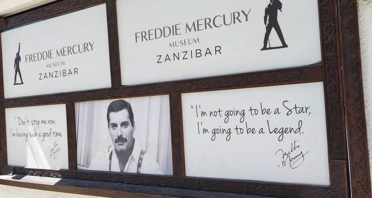 Panneau du Musée Freddie Mercury à Zanzibar.