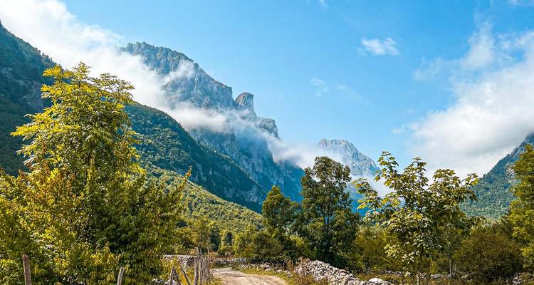Excursión de 3 días a los Alpes Albaneses: Lago Komani, Valbona, Parque Nacional de Thethi - LIT Travel and Tours  10