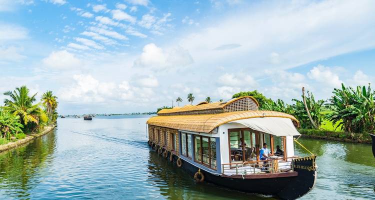 Circuito al triángulo de oro con los remansos de Kerala - GoBook India Tours 1