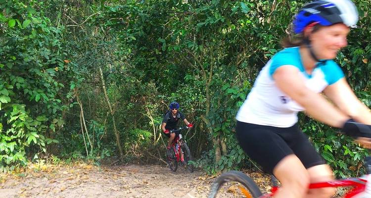 Aventure privée de 9 jours au Cambodge : Cyclisme, trekking, bateau - About Cambodia Travel & Tours 4