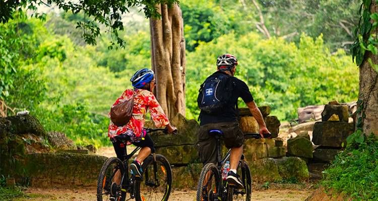 Aventure privée de 9 jours au Cambodge : Cyclisme, trekking, bateau - About Cambodia Travel & Tours 9