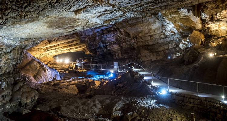 Year-round Bosnia discovery 2-day micro tour from Mljet. Visit gorgeous Bosnian destinations: the unique Vjetrenica Cave, lovely Mostar, charming Pocitelj and scenic Blagaj. - Monterrasol Travel 10
