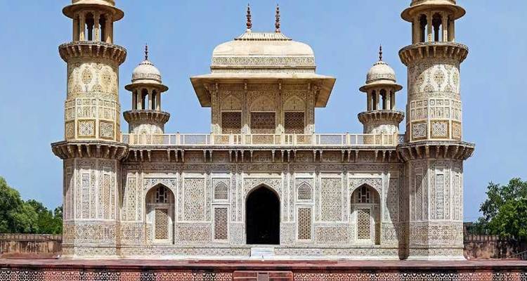 Circuito a Agra en el mismo día en el tren Gatimaan exprés - Agra Travels Service & Tours 4