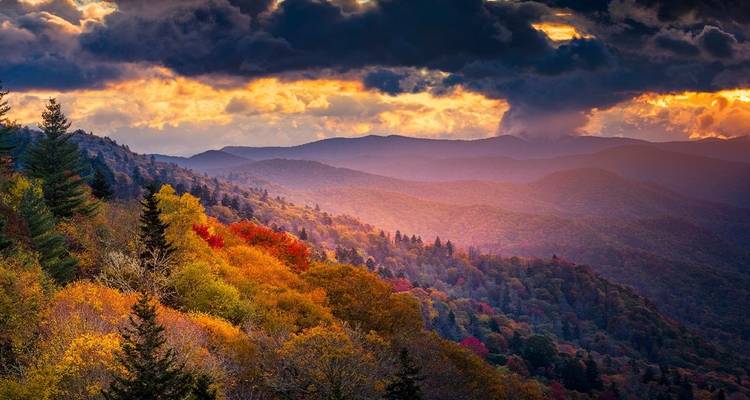 Hike the Great Smoky Mountains: Fall Foliage - Intrepid Travel 2