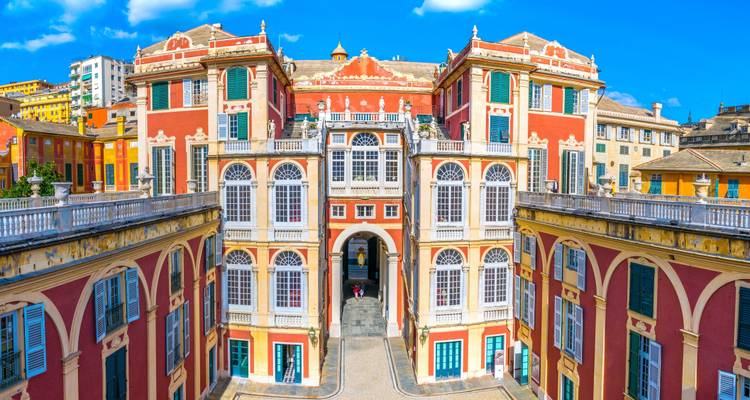 Get Social: Southern Europe Highlights - Topdeck 4