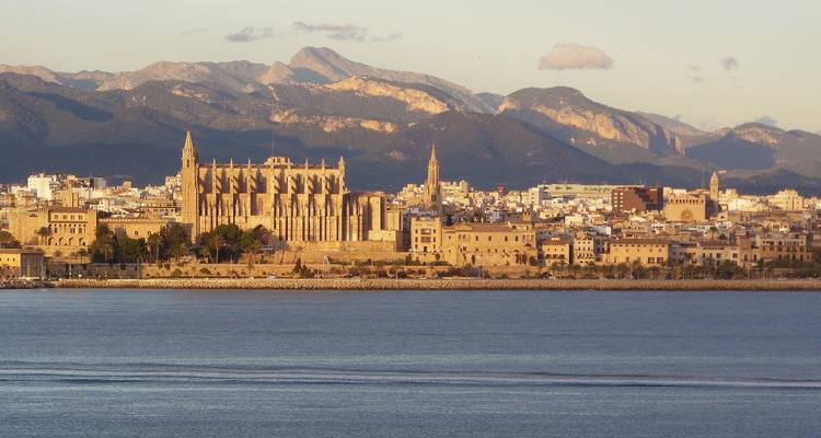 Explorar Baleares con Ibiza - Emerald Cruises 3