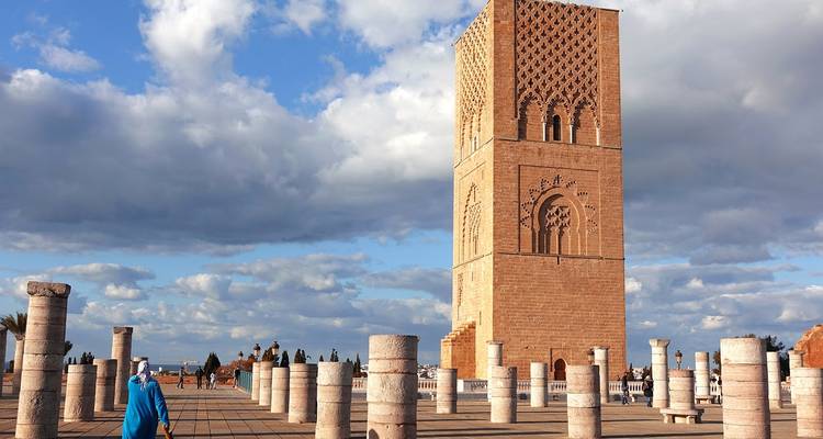 Hassan-Turm mit umliegenden Säulen in Rabat