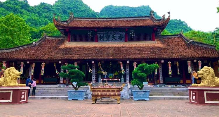 Traditional building with large courtyard and lion statues.