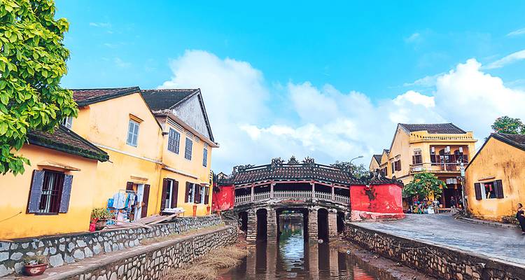 Een schilderachtig tafereel van de Japanse Overdekte Brug in Hoi An.